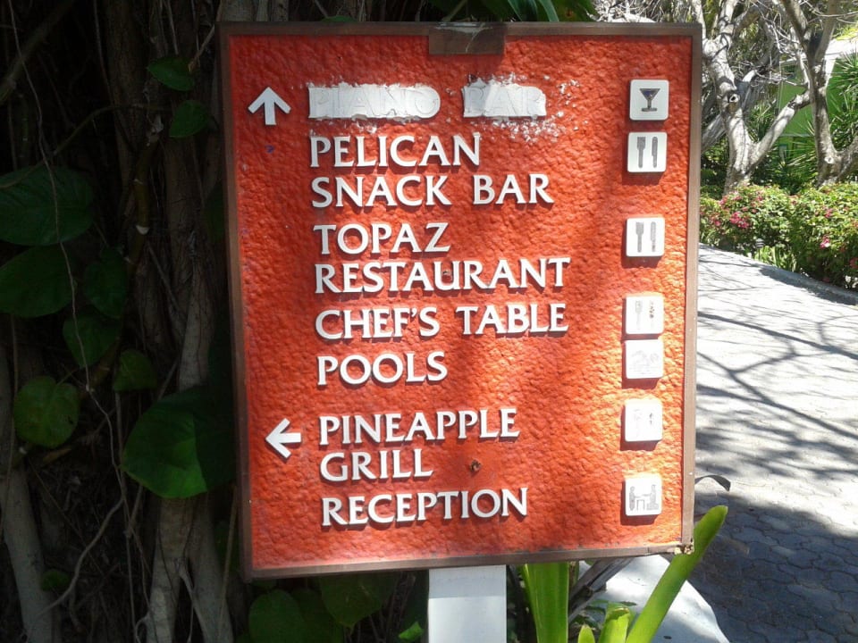 Wegweiser Pineapple Beach Club