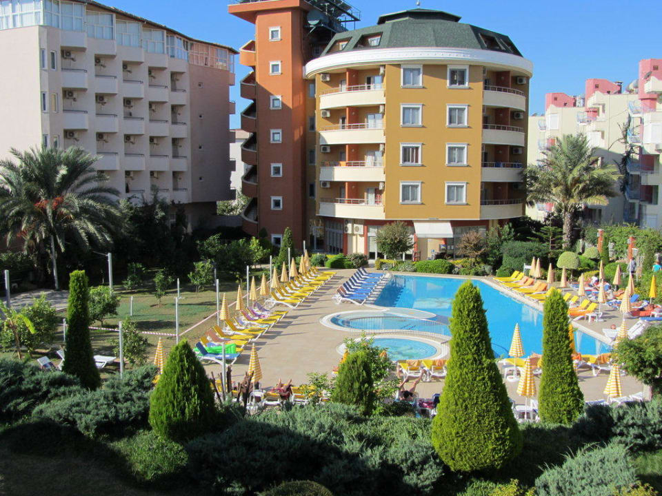 Ruhepool mit Block 7 Alaiye Resort & Spa