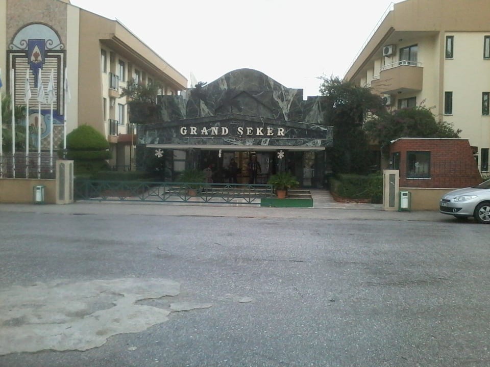 Eingang Grand Seker Hotel