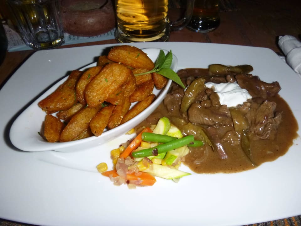 Hauptgericht im Restaurant Bordiehn Arabia Azur Resort