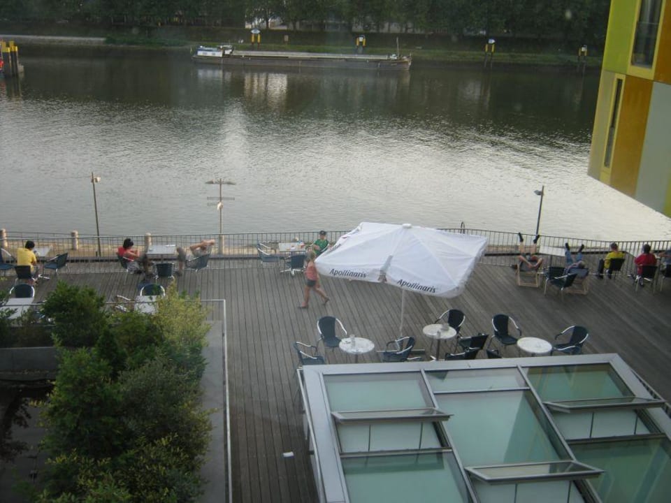 Dachterrasse am Abend DJH Jugendherberge Bremen
