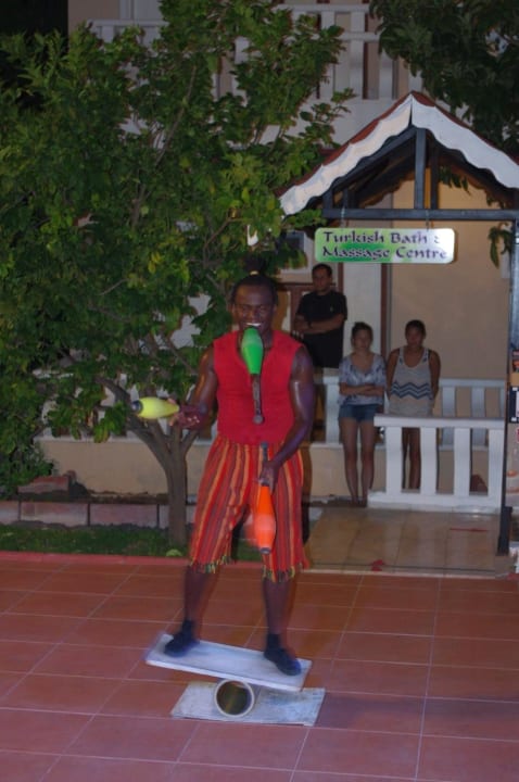 Wieczorna animacja.Akrobaci z Kenii. Ölüdeniz Turquoise Hotel