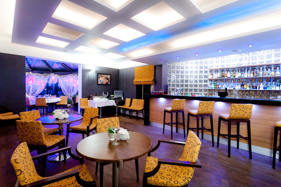 Bar i kawiarnia Villa Park w Goleniowie Hotel Villa Park