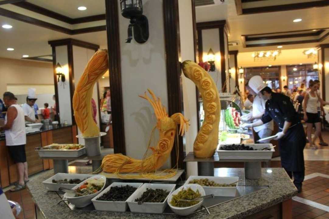 Przekąski Salamis Bay Conti Resort Hotel & Casino