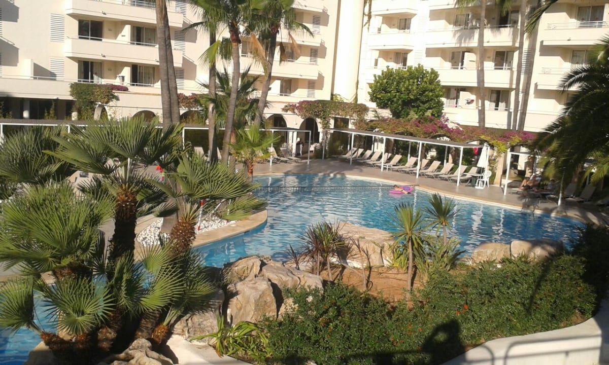 Gartenanlage Hotel Rosella by Intelier