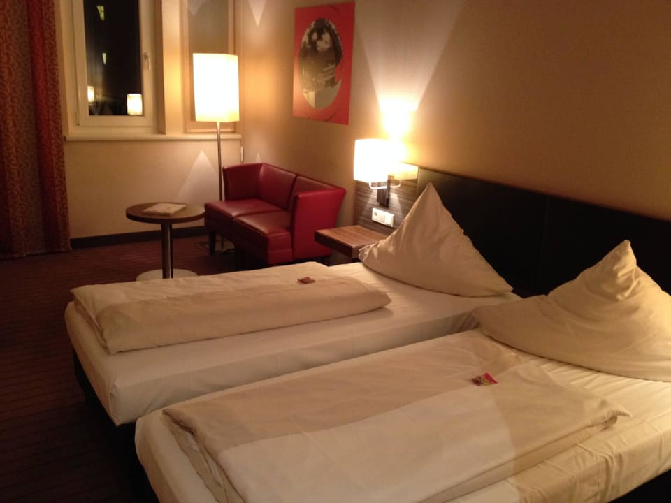 Geräumiges Zimmer NOVINA HOTEL Tillypark