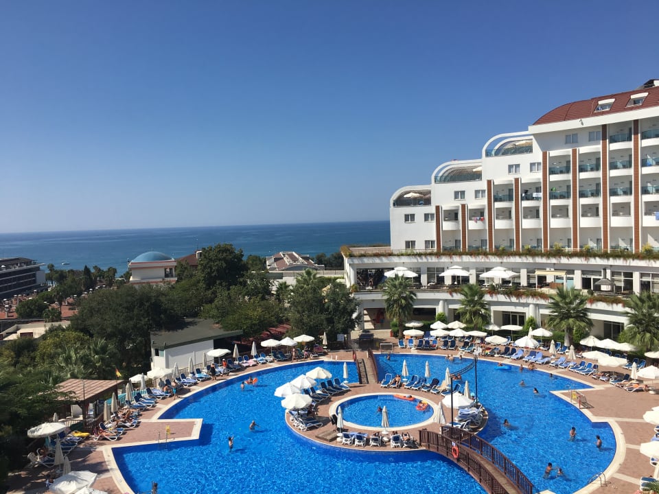 Pool Side Prenses Resort & Spa