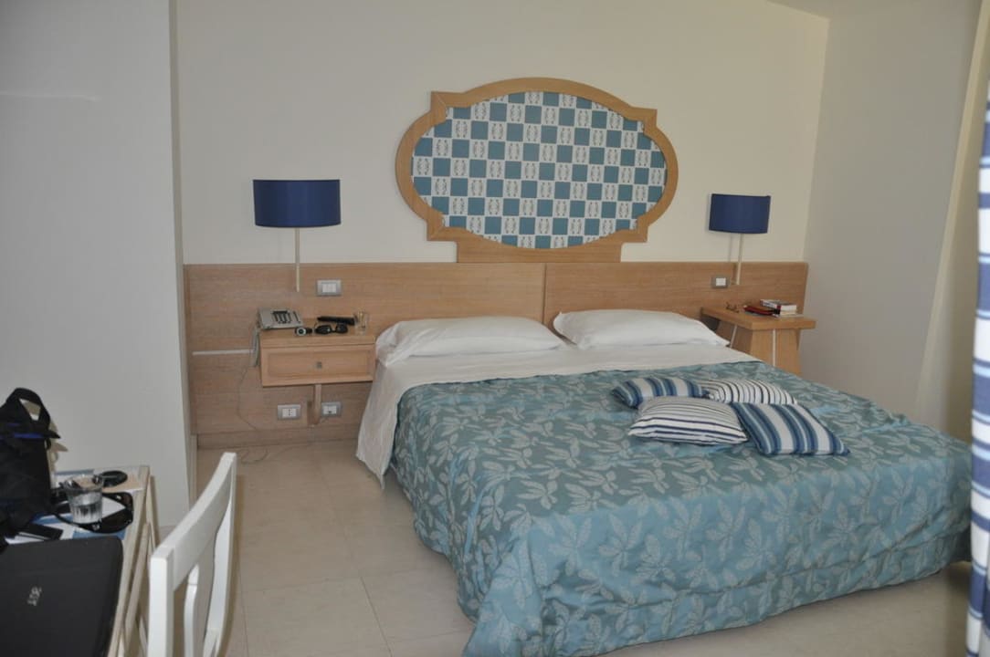 Ein schönes helles Zimmer Vivosa Apulia Resort