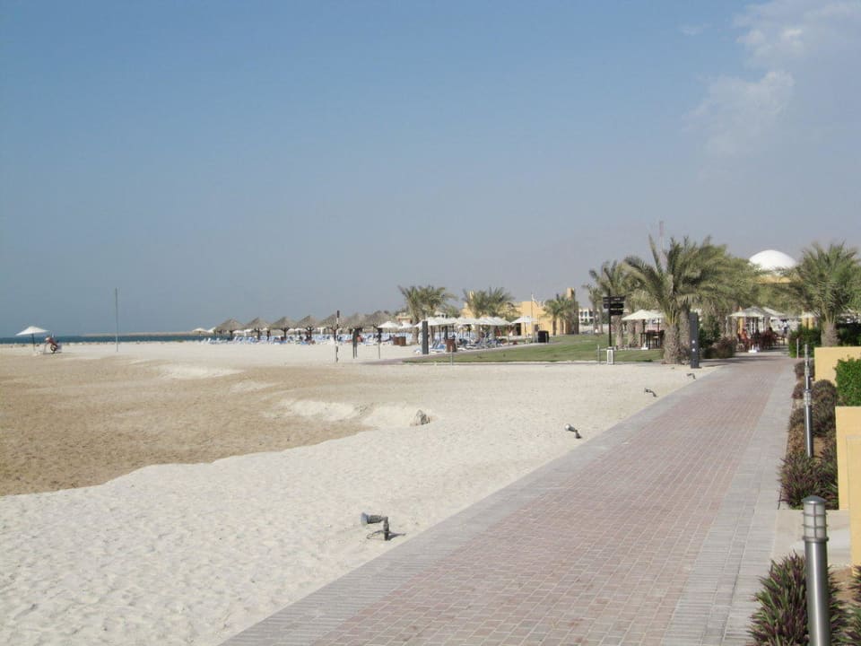 Kleiner Ausschnitt vom Hotelstrand bzw. Promenade Rixos Al Mairid Ras Al Khaimah