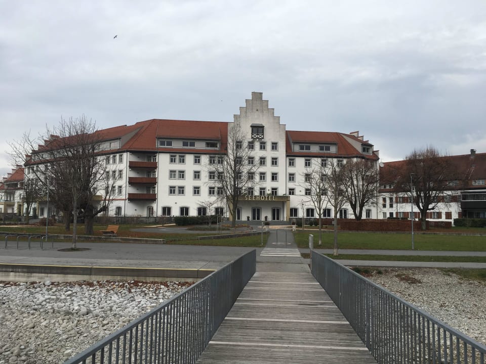 Hotel vom See aus  Seehotel Am Kaiserstrand