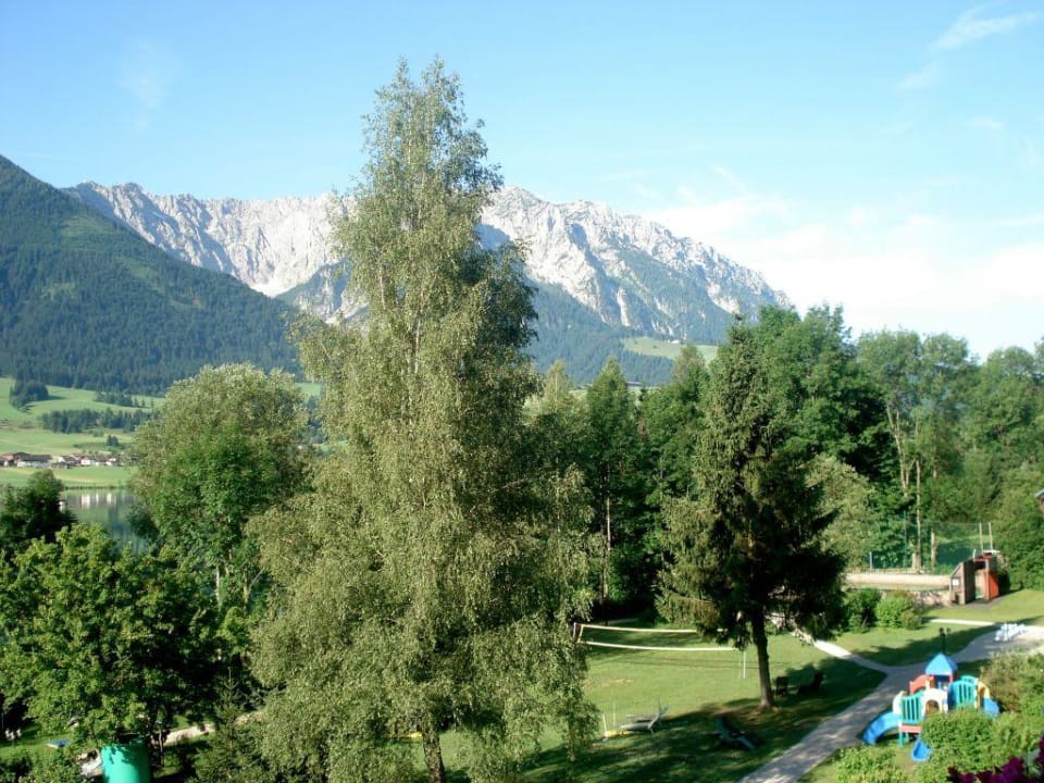 Blick vom Balkon auf den Zahmen Kaiser Hotel Bellevue am See