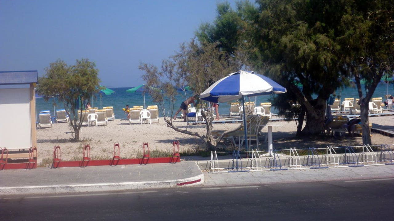 Nur über die Straße Hotel Tigaki Beach