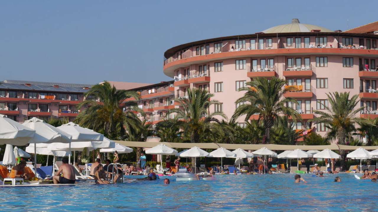 Widok na hotel od strony basenu Selge Beach Resort