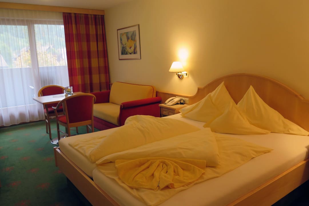 Genügend Platz im Zimmer Hotel Zimba