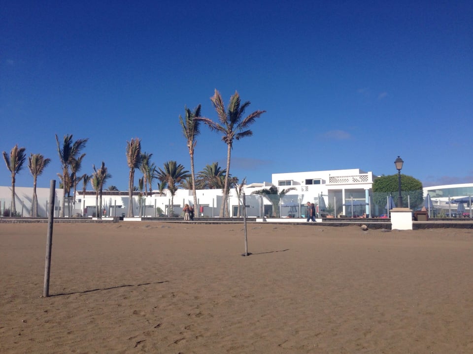 Blick vom Strand auf das Hotel  Hotel Las Costas
