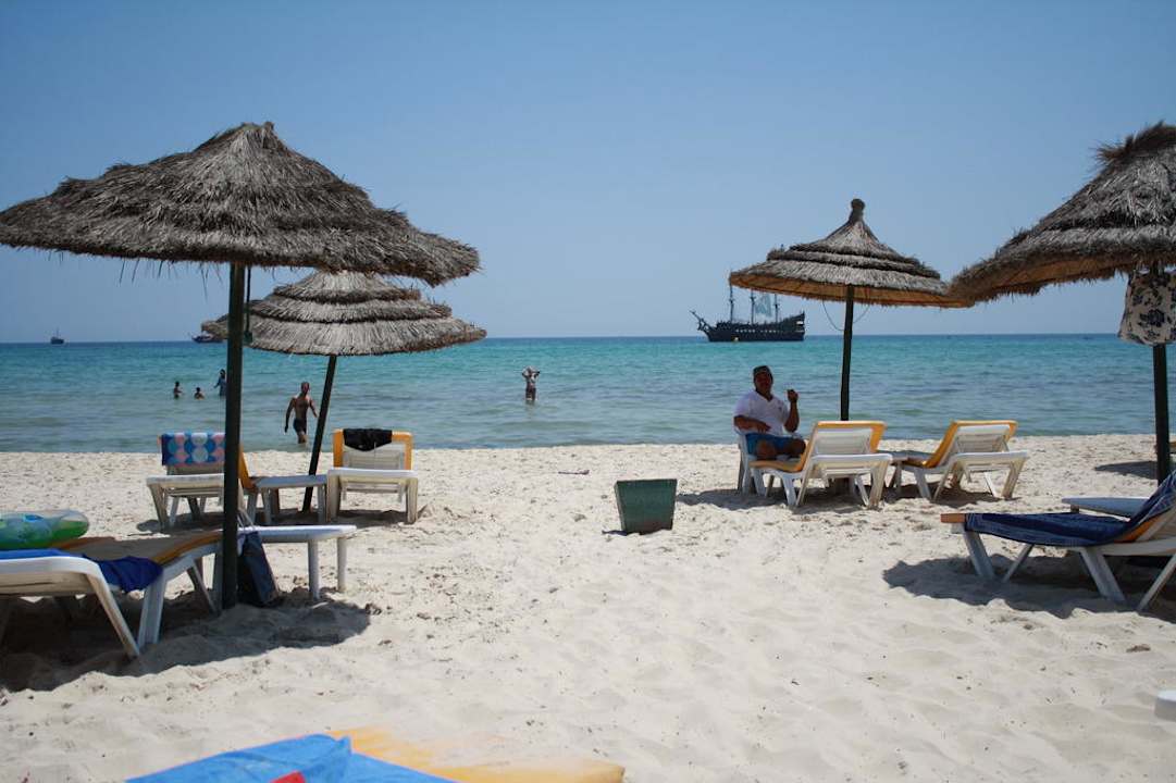 Beach sehr sauber  El Ksar Resort & Thalasso