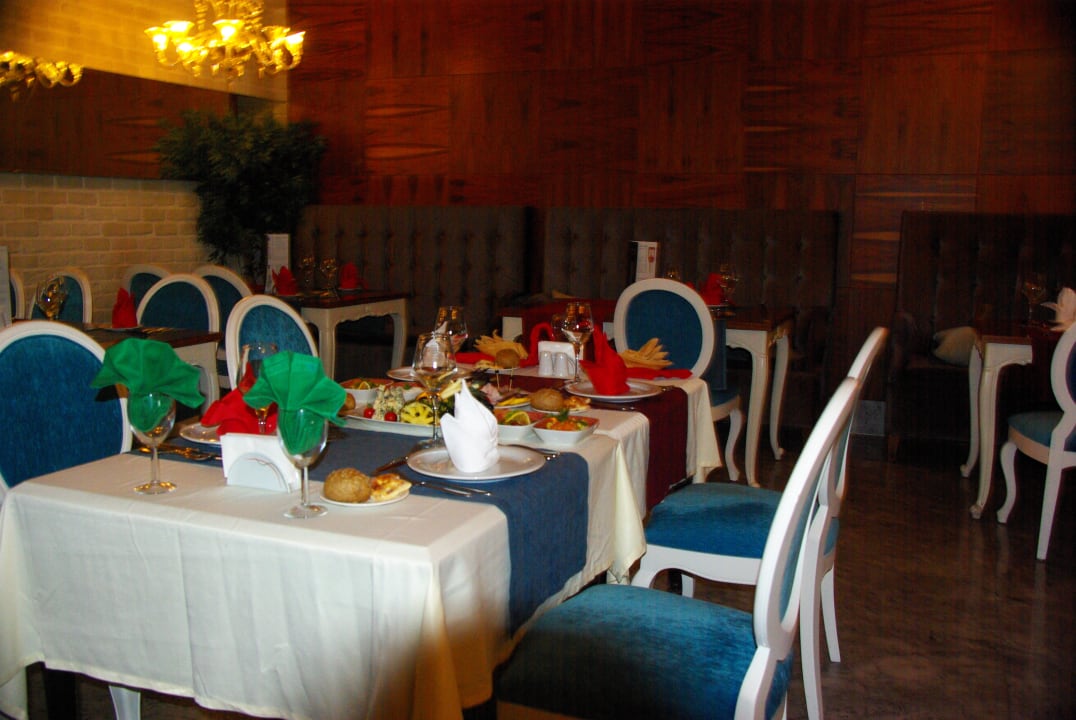 Gastro Well Palace Side