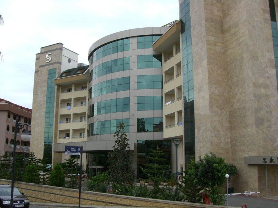 Frontansicht / Eingang Saphir Resort & Spa