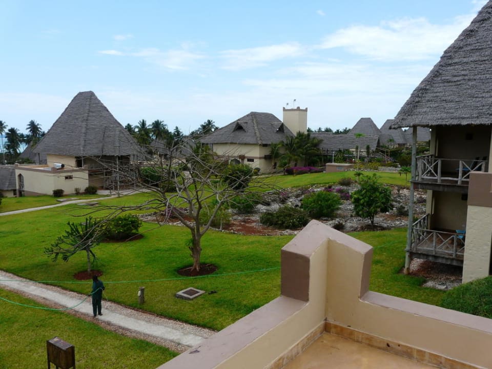 Blick von seitl. Wellnesshäuser Richtung Meer Neptune Pwani Beach Resort & Spa