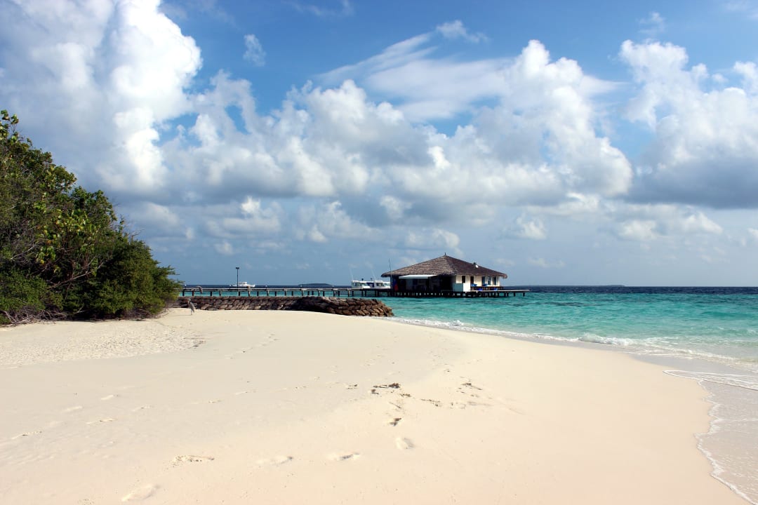 Blick vom Strand auf die Tauchbasis Eri Maldives