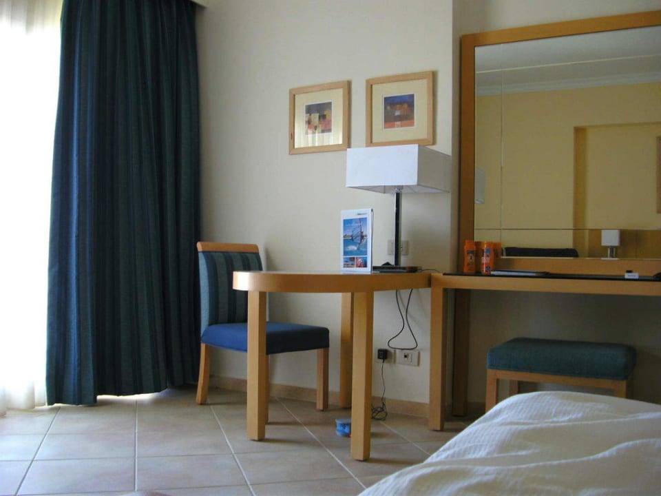 Zimmer, links Glasschiebetüren Cleopatra Luxury Resort Makadi Bay