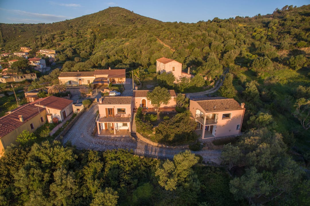 Außenansicht Sardafit Nr. 115/3 - Landhaus mit Pool und Meerblick