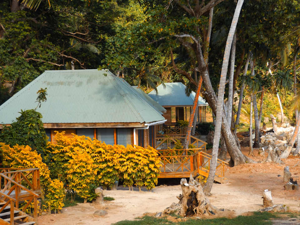 Bure mit Meerblick und eigener Terrasse Maleenga Resort