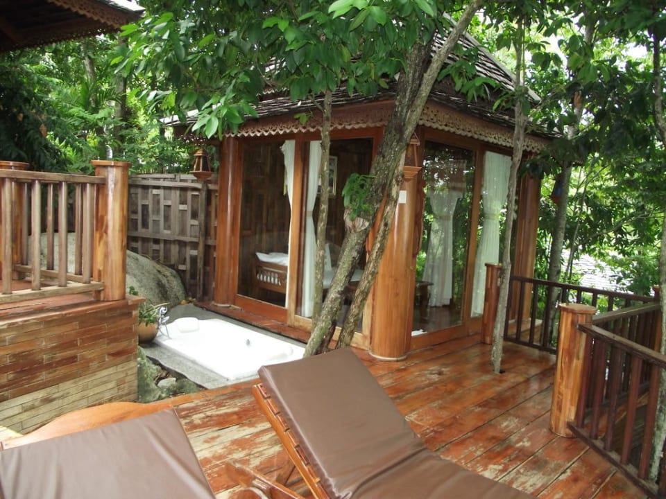 Teilansicht Terrasse mit Living-Room Santhiya Koh Phangan Resort & Spa