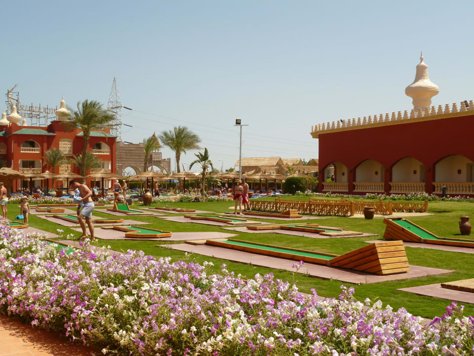 Mini Golf in schöner Umgebung Pickalbatros Alf Leila Wa Leila Resort - Neverland Hurghada
