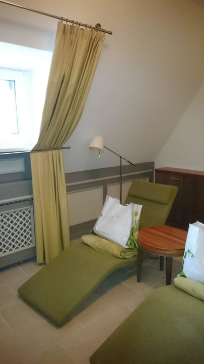 Relaxbereich (mit Sauna) vorm Kamin von der Suite Hotel Ritter Durbach