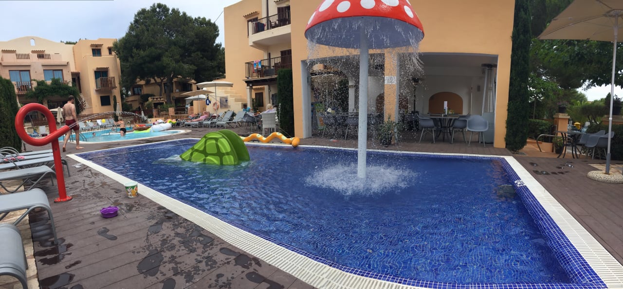 Pool Apartamentos Playa Ferrera