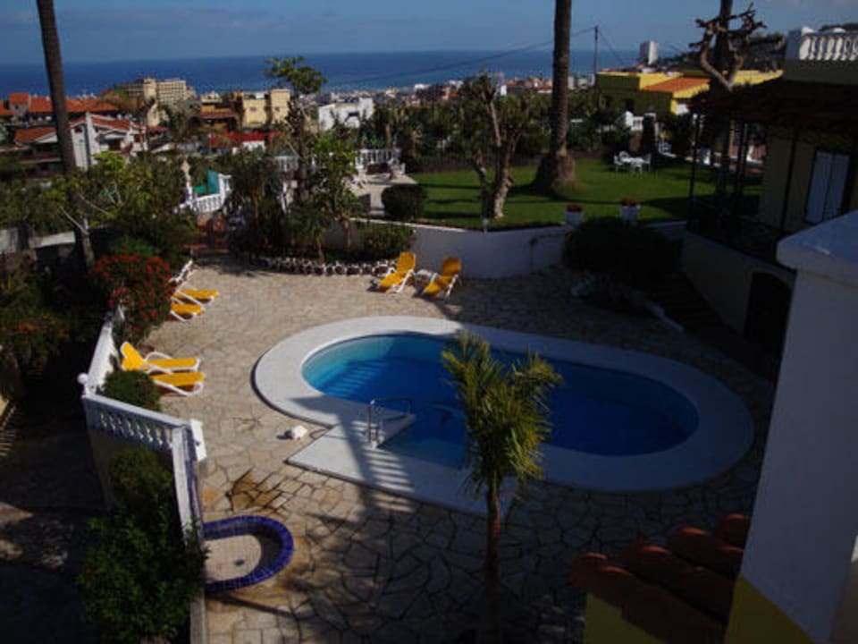 Von Dachterrasse auf Pool Villa Rosalva