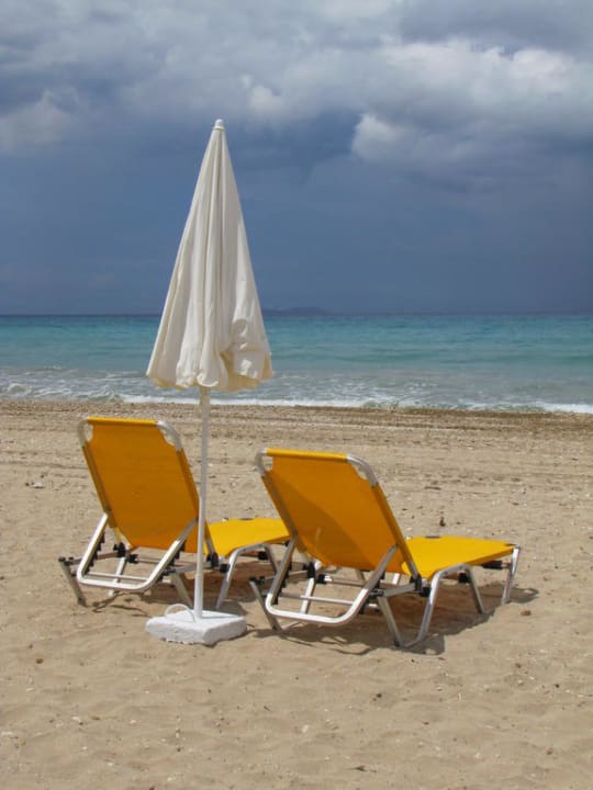 Chillen am Strand Acharavi Beach Hotel