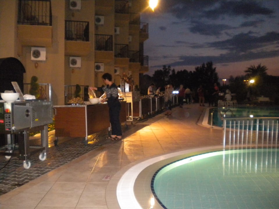 Abendmeile  Hotel Victory Resort