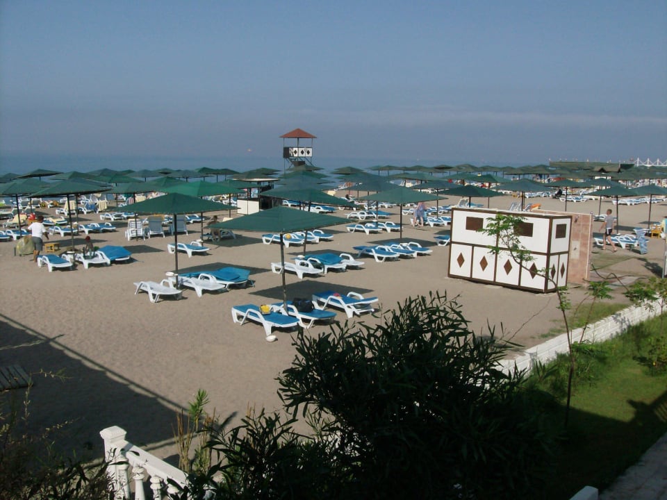 Blick von poolterrasse auf strand Hotel Club Nena
