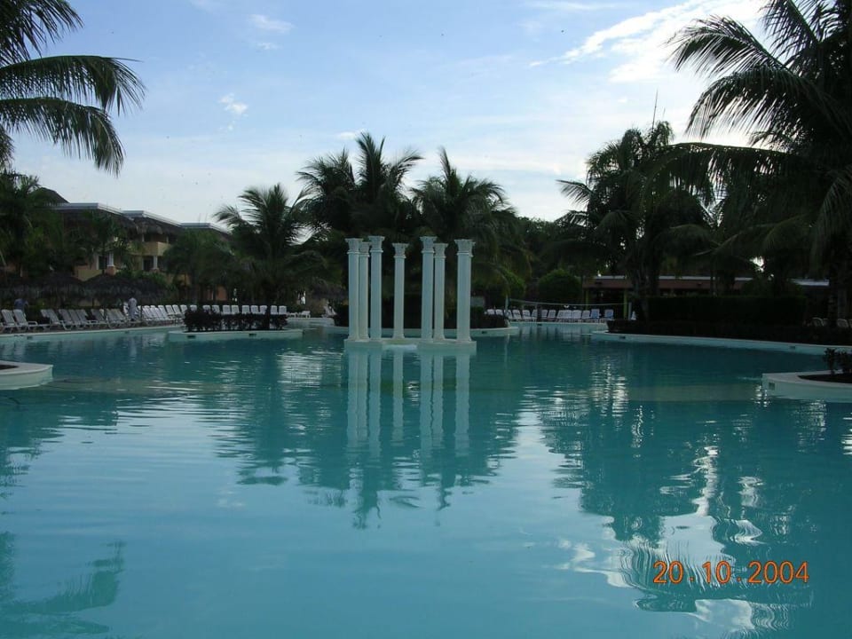 Pool am Morgen Iberostar Waves Costa Dorada