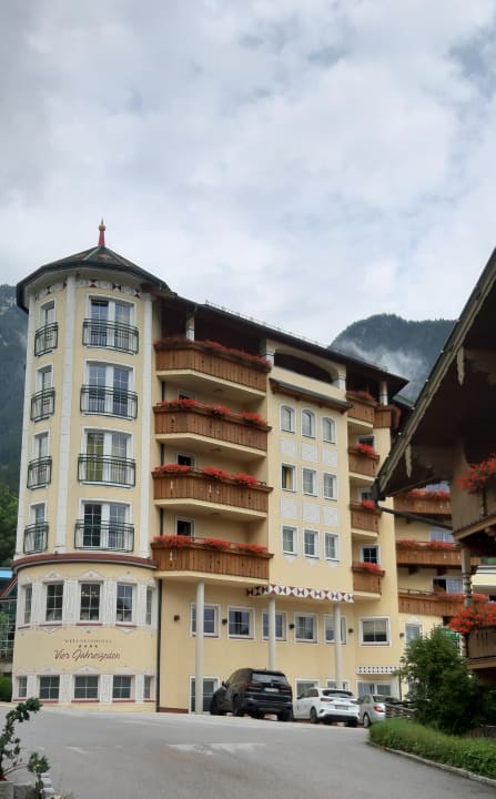 Außenansicht Wellnessresort Vier Jahreszeiten