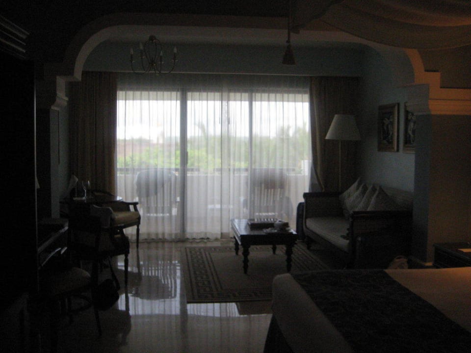 Dunkel geratenes Foto Richtung Balkon Dreams Sapphire Resort & Spa