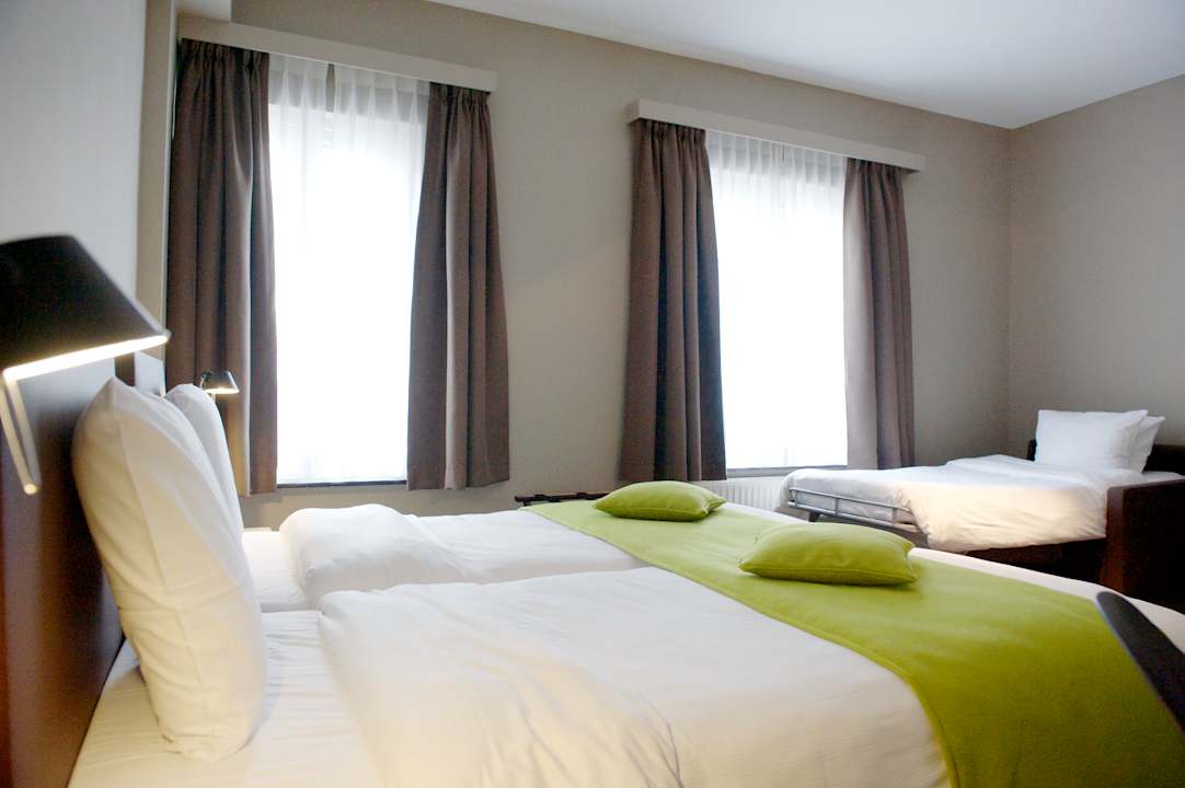Zimmer Chelton Hotel