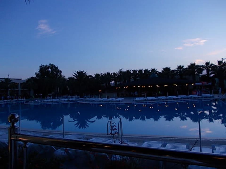 Abends beim Essen VONRESORT Golden Beach