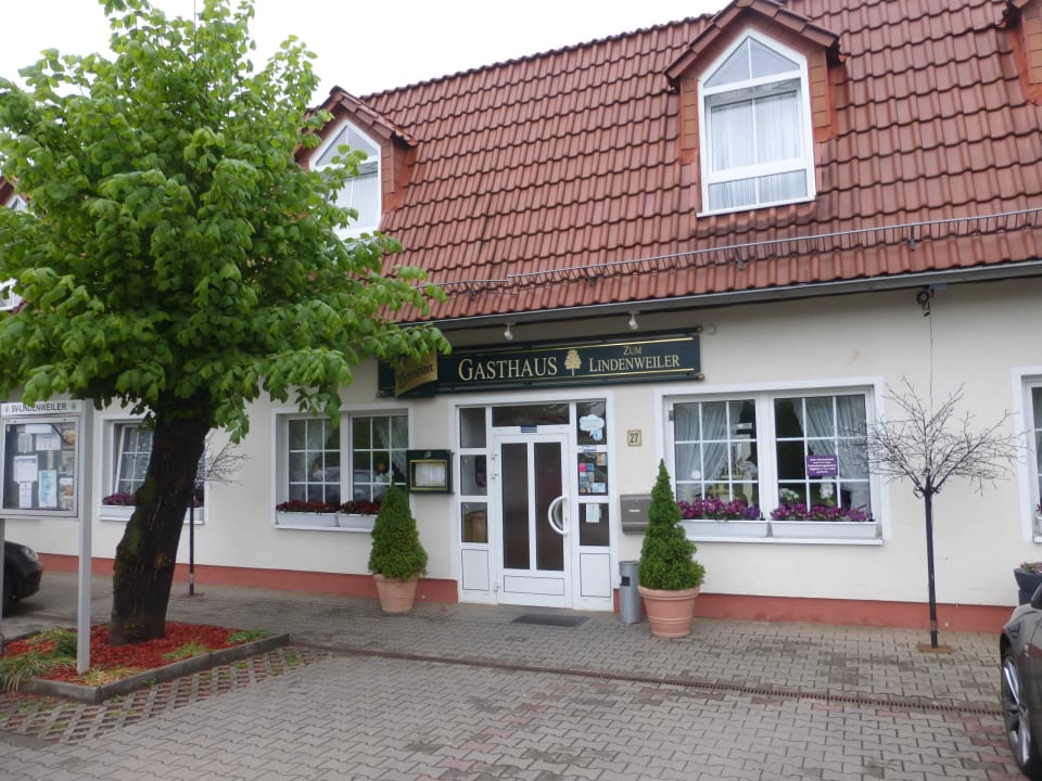 Außenansicht / Eingang Hotel und Gasthof Zum Lindenweiler
