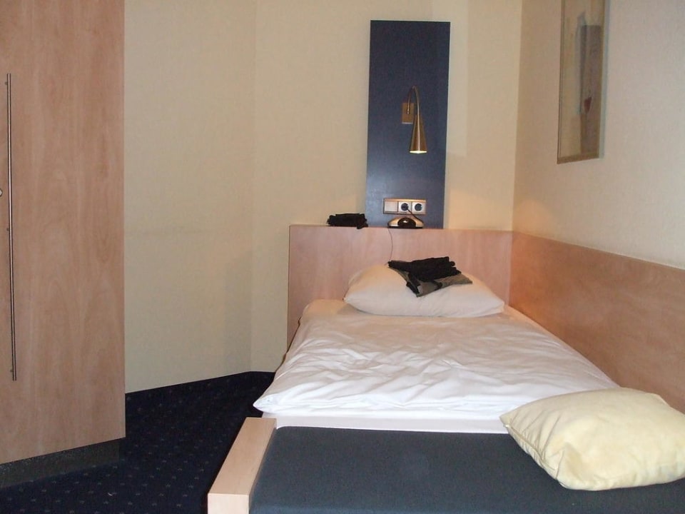 Blick ins Zimmer 374 vom GustavStresemannInstitu GSI Hotel Bonn
