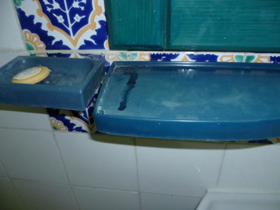 Lamentable de trouver une salle de bain pareil Hotel El Fell Resort & Spa