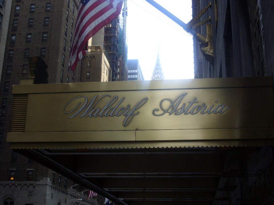 Ein Nebeneingang The Waldorf Astoria New York