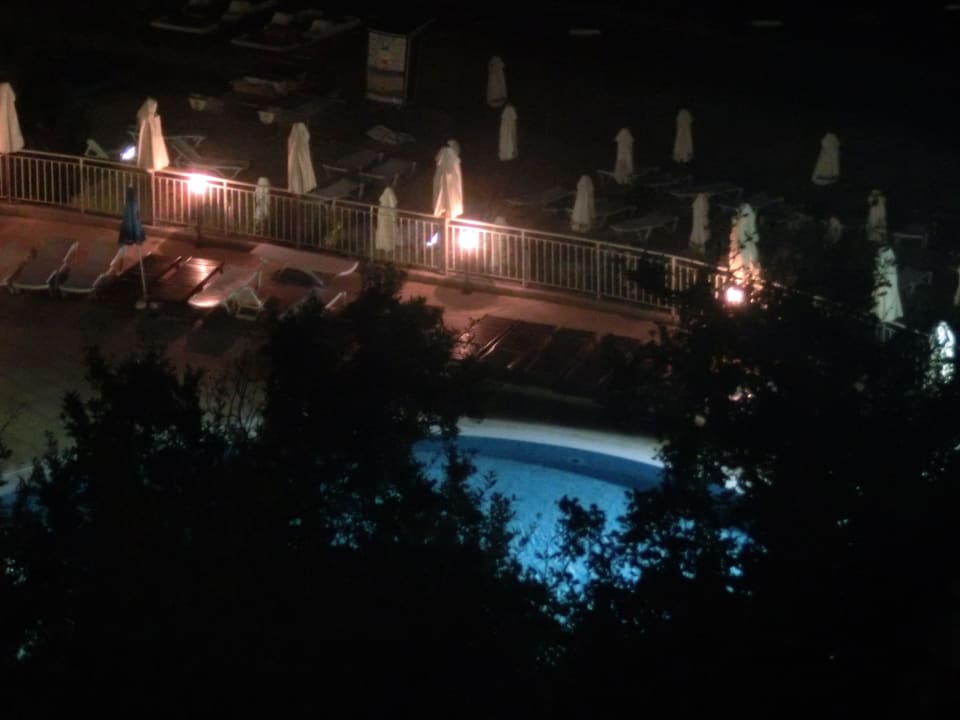 Pool bei Nacht Paradise Beach Hotel