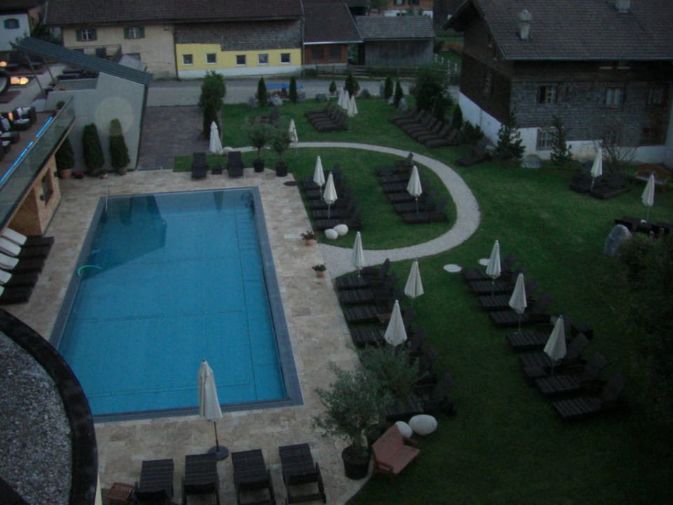 Pool von oben Wellnesshotel Engel