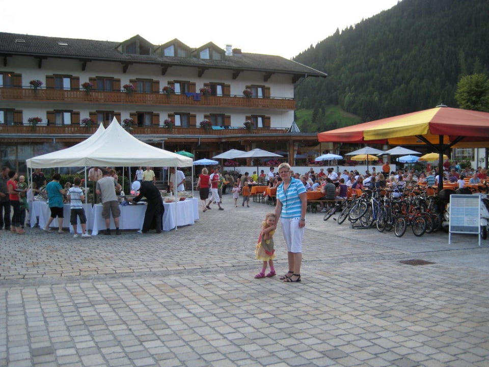 Grillabend am Hotel, echt lecker! Gut Wenghof - Family Resort