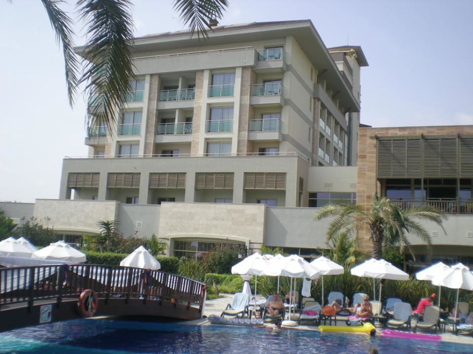 Außenansicht auf das Hotel Sunis Kumköy Beach Resort Hotel & Spa