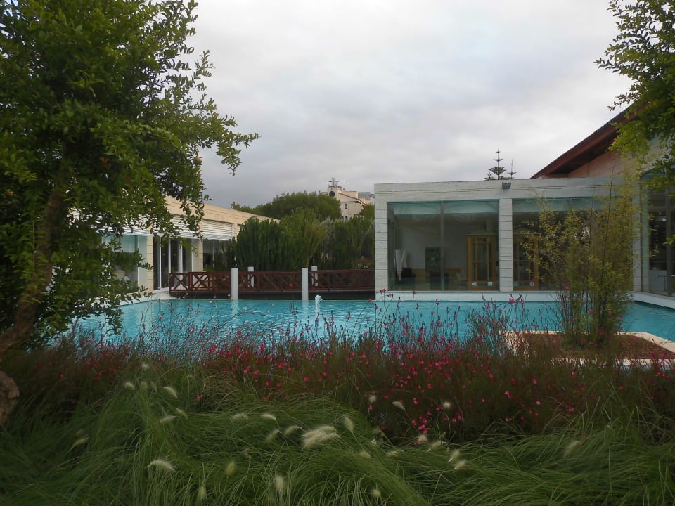 Gartenanlage mit Blick zum Eingang Rezeption Prinsotel La Dorada