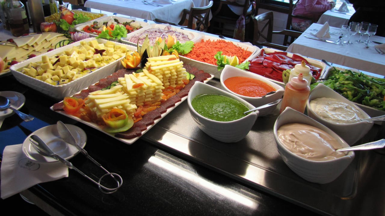 Vorspeisenbuffet mit Mojo rot und grün Hacienda San Jorge